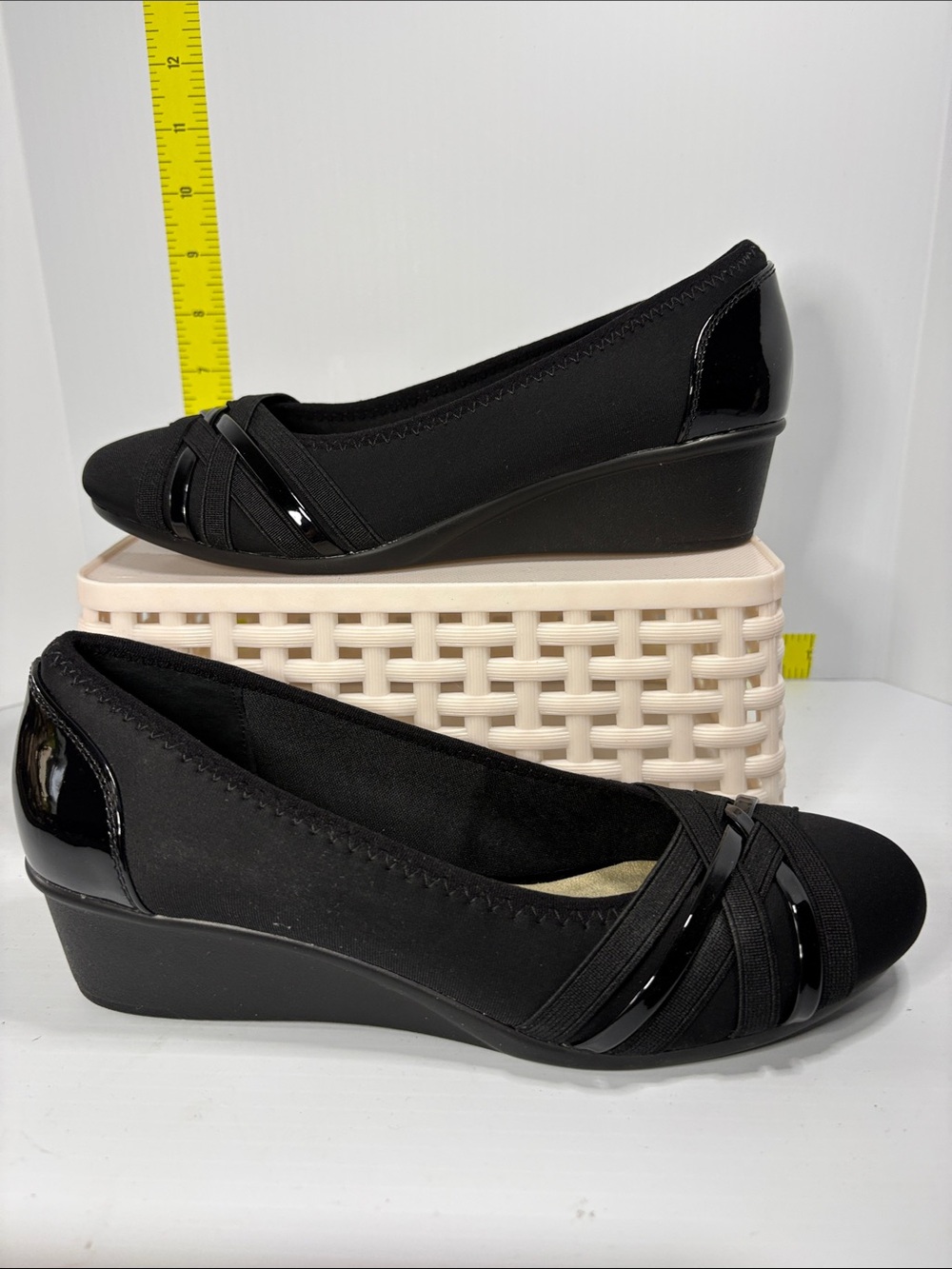 Cliffs by White Mountain Women's Black Wedge Dress Shoes Patent Trim. Box 27